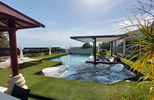 Notre-Dame-Limite Villa | Villa Massilia 14 pers with private pool and jacuzzi - Heights Marseille 15eme