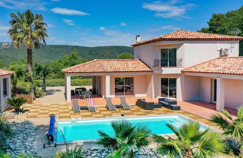 Neoules Villa | Villa Mathea by Villa Plus