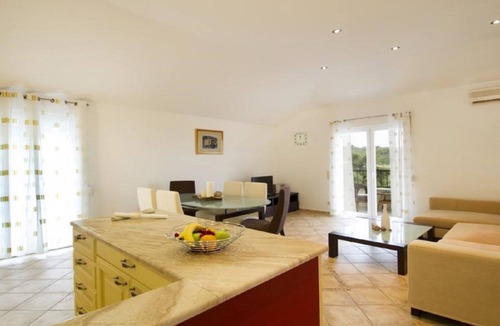 Krvavica Apartment | Villa Matija **** SWIMMING POOL HEATED, NEAR THE BEACH, WiFi, PARKING