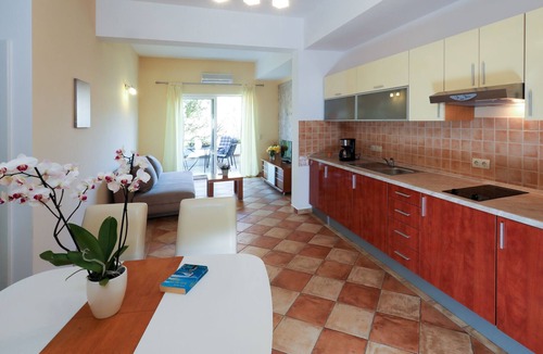 Krvavica Apartment | Villa Matija **** SWIMMING POOL HEATED, NEAR THE BEACH, WiFi, PARKING