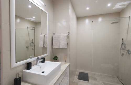 Krvavica Apartment | Villa Matija **** SWIMMING POOL HEATED, NEAR THE BEACH, WiFi, PARKING