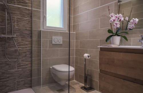 Castelnau-de-Montmiral Villa | Villa Maurine - Piscine chauffée - Spa - Clim - Salle de Fitness