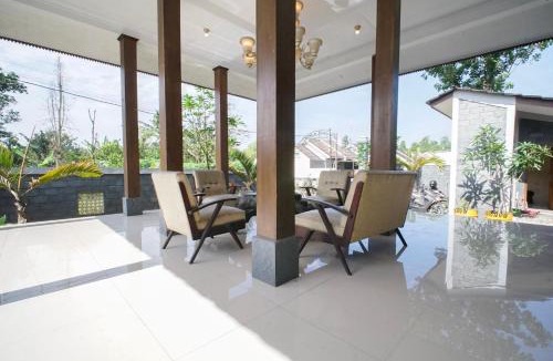Klaten Villa | Villa Maurine Prambanan