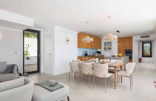 Okrug Gornji Villa | Villa Maxime with Heated Pool