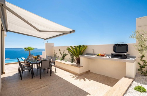 Okrug Gornji Villa | Villa Maxime with Heated Pool