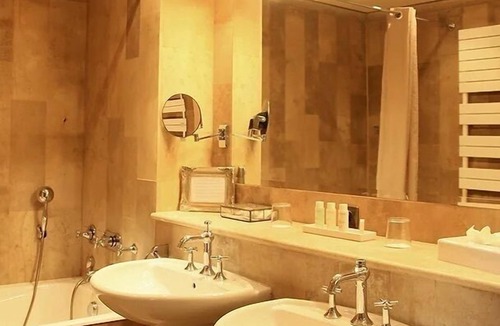 Aigues-Mortes Medieval City Hotel | Villa Mazarin Aigues Mortes