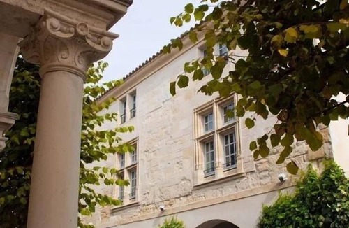 Aigues-Mortes Medieval City Hotel | Villa Mazarin Aigues Mortes