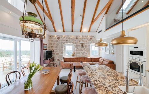Popovici House | Villa Mediterranean Estate