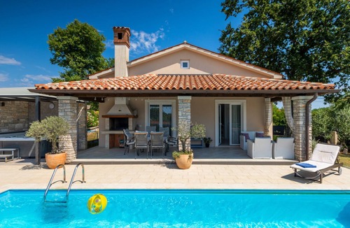 Melnica Villa | Villa Melnica by Villas Guide