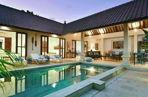 Central Seminyak Villa | Villa Merah| Paradise 10Min walk to Seminyak Beach