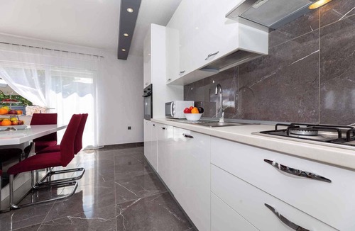 Garica Villa | Villa Mia with pool in Garica