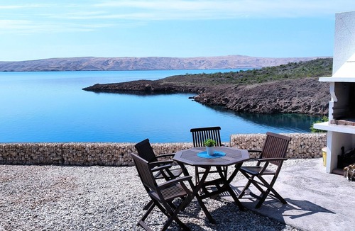 Cesarica Apartment | Villa Mihaela - Beachfront apartment "Ana" with sea view and pool