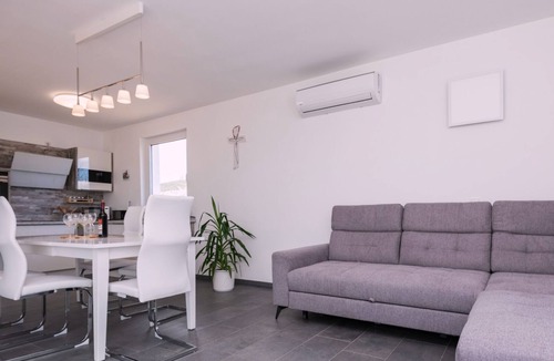 Donji Prolozac Villa | Villa Miki by Villas Guide