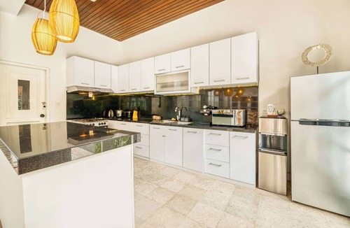 Batubelig Villa | Villa Milano - 6BDR, prime location, pool & garden