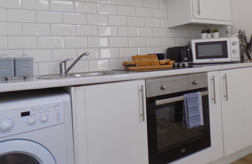 Splott Apartment | Villa Mimosa 2