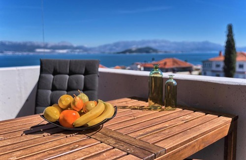 Slatine Apartment | Villa Ming - pool, sea-view and peace