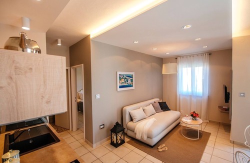 Sukosan Apartment | Villa Mirakul Deluxe One-Bedroom Apartment with Balcony and Pool