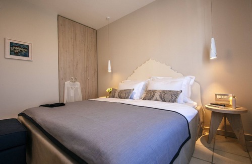 Sukosan Apartment | Villa Mirakul Deluxe One-Bedroom Apartment with Balcony and Pool