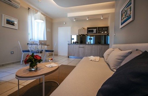 Sukosan Apartment | Villa Mirakul Deluxe One-Bedroom Apartment with Balcony and Pool