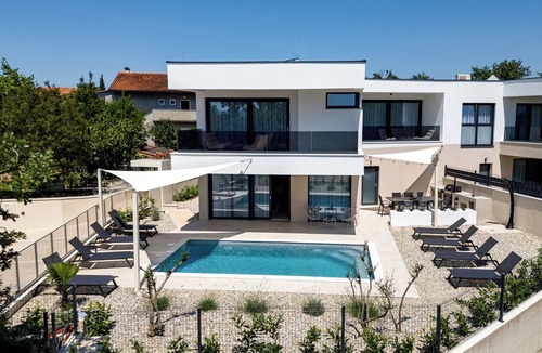 Omisalj Villa | Villa Mirakul - New modern villa with pool, close to the beach