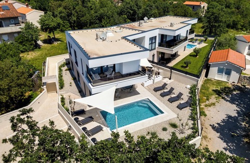 Omisalj Villa | Villa Mirakul - New modern villa with pool, close to the beach