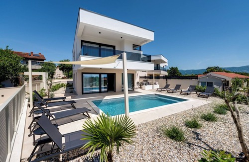 Omisalj Villa | Villa Mirakul - New modern villa with pool, close to the beach