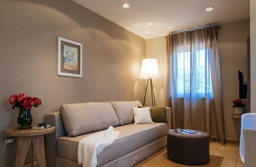 Sukosan Apartment | Villa Mirakul, Stylish and Elegant One-Bedroom Apartment with Balcony