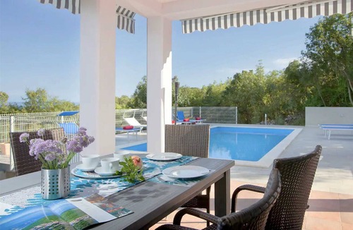 Crni Villa | Villa Mirta an peaceful escape near beaches
