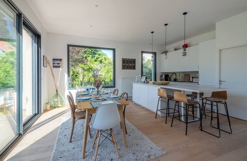 Champagne-au-Mont-d'Or Villa | Villa Mont d'or - Welkeys