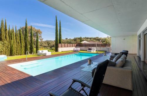 Guillena Villa | Villa Moderna Exclusiva con Jardín Privado La Villa de Sevilla