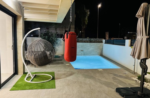Los Montesinos Villa | Villa 'Moderna Y Luminosa' with Private Pool, Wi-Fi and Air Conditioning