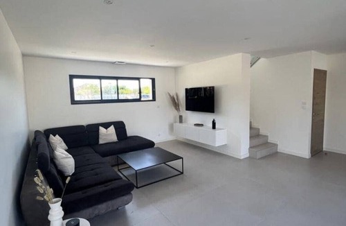 Villetelle Villa | Villa Moderne à 20 Minutes de la Plage