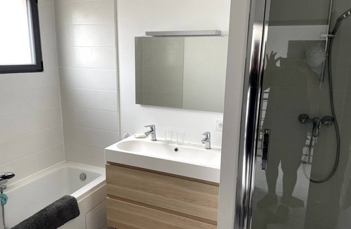 Montarnaud House | Villa Moderne de 217m2 Entièrement Climatisée, 10 Couchages, Piscine