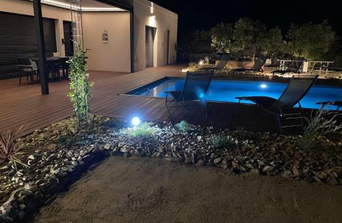 Les 3 Ponts Villa | Villa moderne piscine privative hauteurs de Nimes