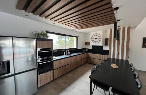 Les 3 Ponts Villa | Villa moderne piscine privative hauteurs de Nimes