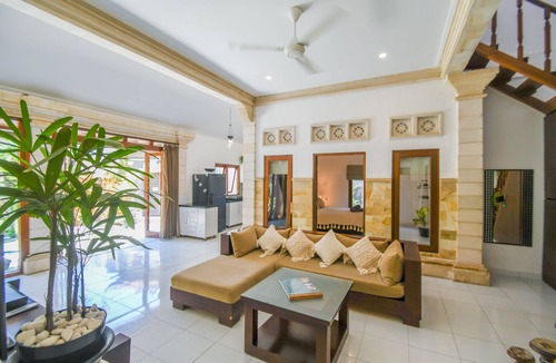 Central Seminyak Villa | Villa Mojito Seminyak center Walk to the beach Floating breakfast!