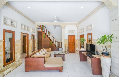 Central Seminyak Villa | Villa Mojito Seminyak center Walk to the beach Floating breakfast!