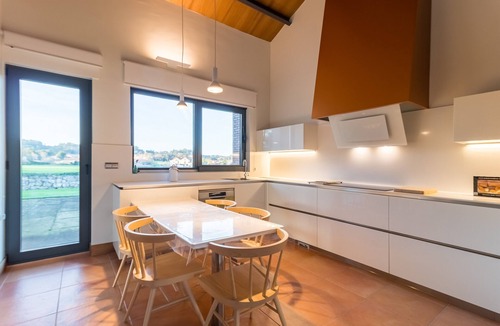 Escobedo de Camargo Villa | Villa Monasterio just 15 minutes from Santander