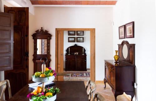 Corbera Villa | Villa Monsalva