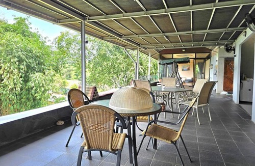 Megamendung Villa | Villa Montaview Puncak by Damaresa