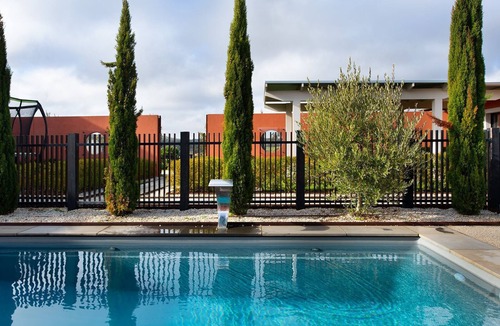 Glenlyon House | Villa Monte Lago - Pool, Jacuzzi, Sauna!