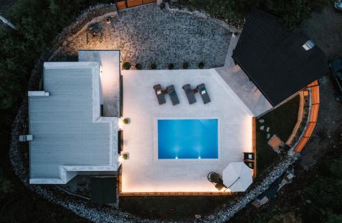Viskovo Villa | Villa Moretto with Private Pool & Jacuzzi - Rijeka area