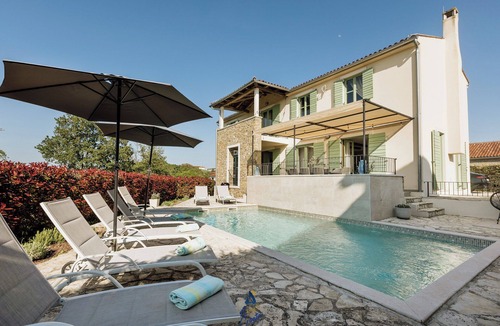 Baredine Villa | Villa Morgan – Luxury Villa with Heated Pool near Buje