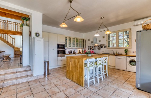Cournonsec House | Villa 'Moun Mas' with Private Pool, Wi-Fi and Air Conditioning
