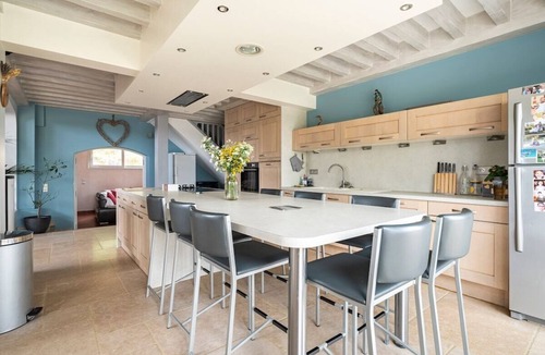 Mours-Saint-Eusebe Villa | Villa-Mountain view-Private Bathroom