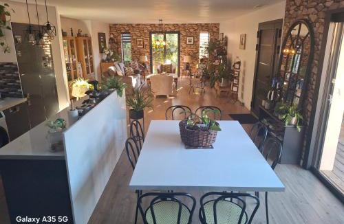 Moureze Villa | Villa MOUREZEVA