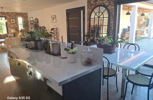 Moureze Villa | Villa MOUREZEVA