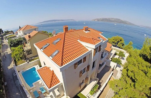 Okrug Donji House | Villa Mustra by Interhome