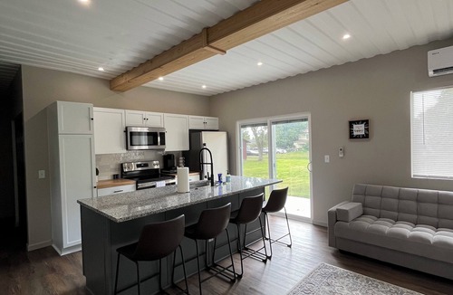 Lindsborg House | Villa Mysa-A Cozy Container Stay!