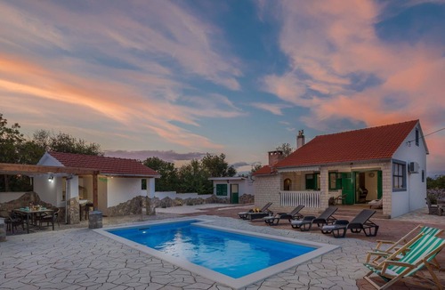 Bristane House | Villa Mystic Woods mit Pool by Interhome